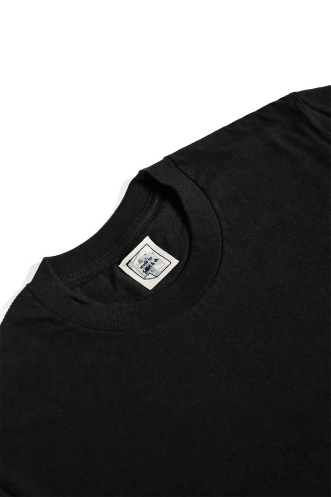 T-shirt Noir 'Gamble' de la Collection Amble X Saga : Explorez notre t-shirt en édition limitée avec le motif 'Gamble'. Un incontournable de notre collaboration streetwear.
